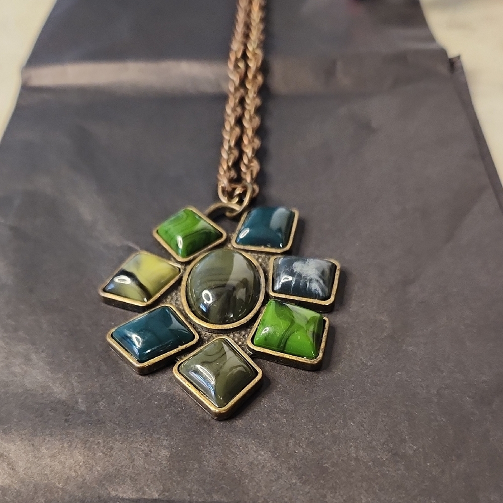 Vintage | Inspired Multicolor Framed Faux Stone Pendant | Brass Necklace 18" 🔥